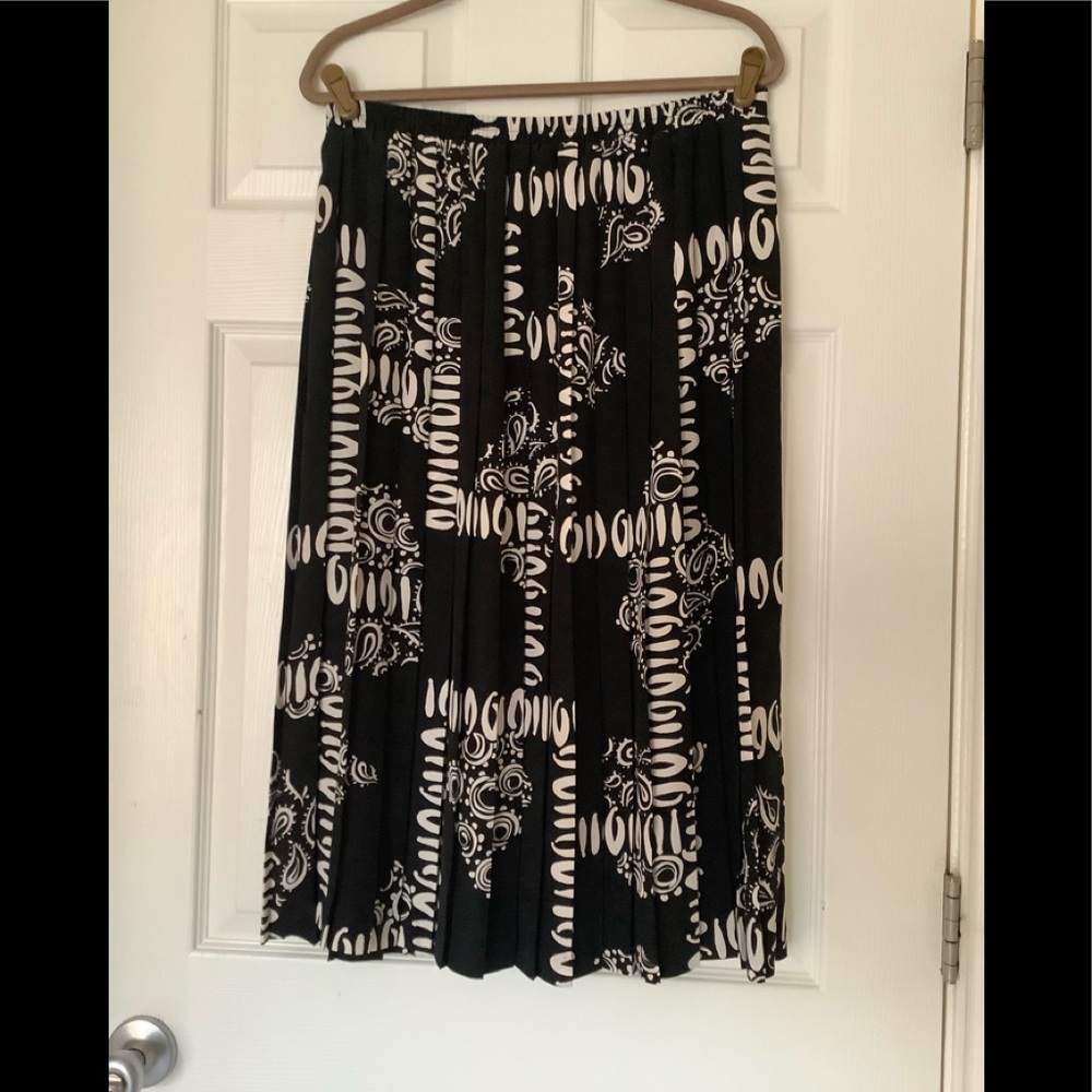 Leslie Fay pleated midi skirt,size 16.
